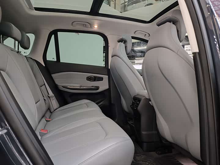 Фото 8 - Nio ES6