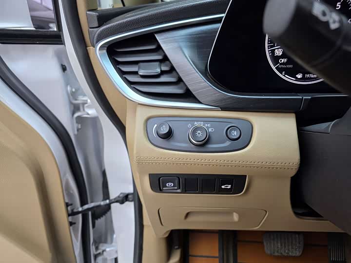 Фото 7 - Buick GL8 ES