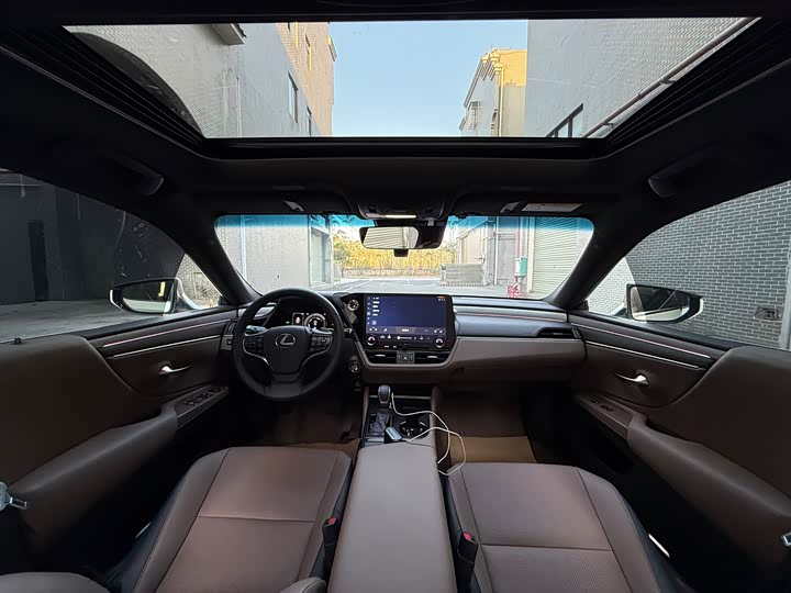 Фото 5 - Lexus ES