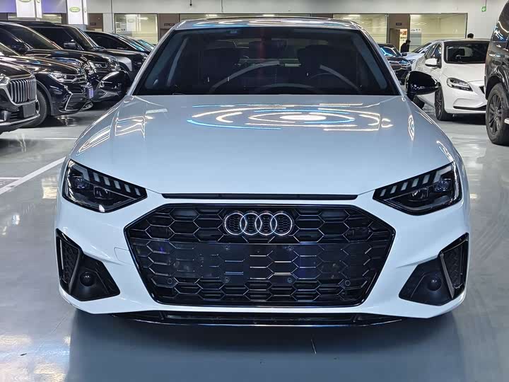 Фото 2 - Audi A4L