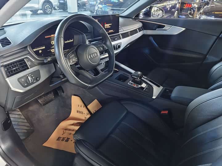 Фото 4 - Audi A4L