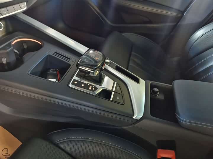 Фото 6 - Audi A4L