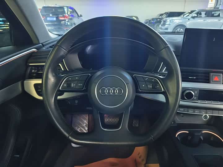 Фото 9 - Audi A4L