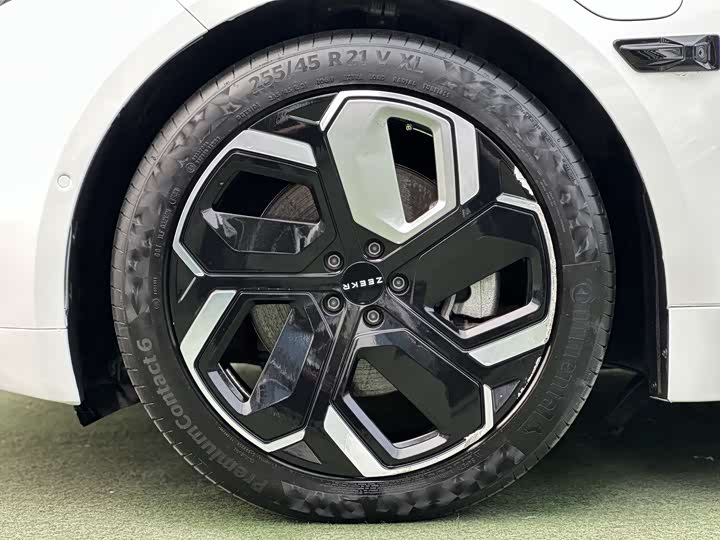 Фото 7 - Zeekr 001