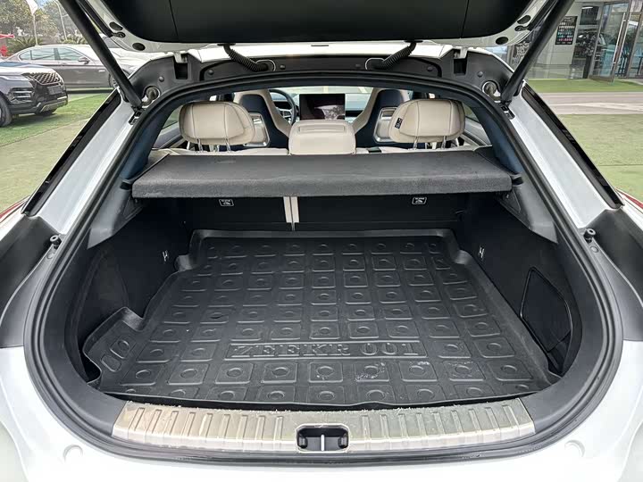 Фото 9 - Zeekr 001