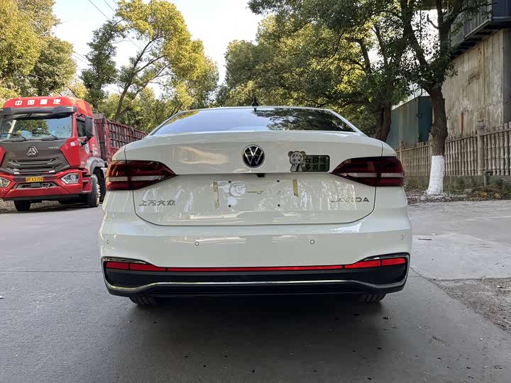 Фото 5 - Volkswagen Lavida