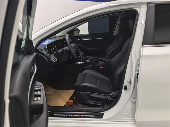 Фото 9 - Changan Eado Plus