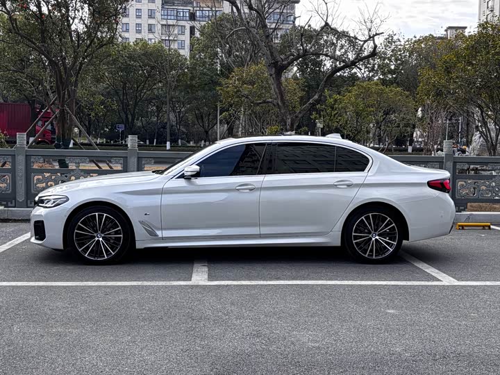 Фото 3 - BMW 5 Series