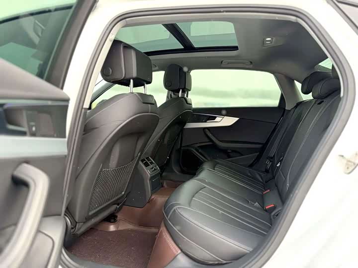 Фото 6 - Audi A4L