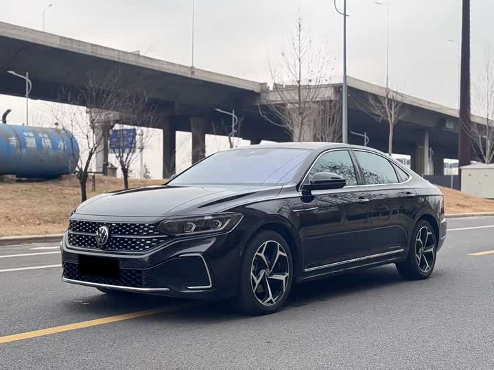 Фото 2 - Volkswagen Passat