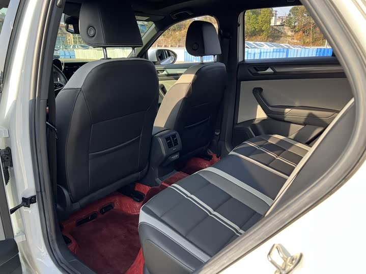 Фото 6 - Volkswagen T-Roc