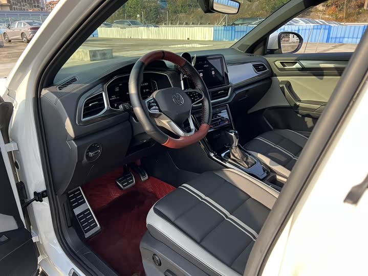 Фото 7 - Volkswagen T-Roc