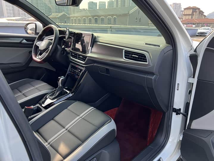 Фото 8 - Volkswagen T-Roc