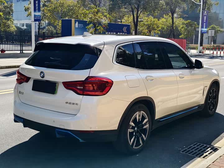 Фото 2 - BMW iX3