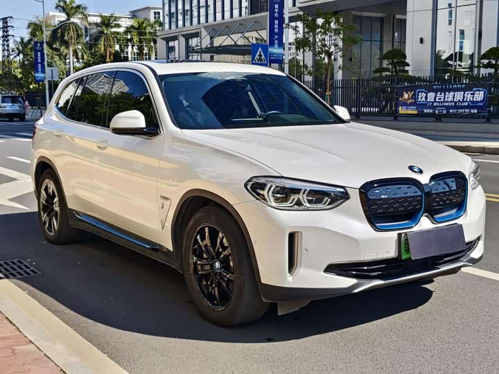 Фото 3 - BMW iX3