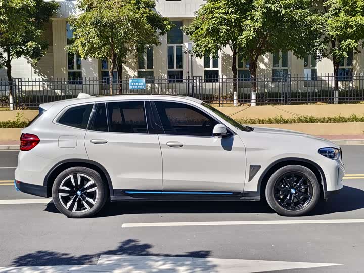 Фото 5 - BMW iX3