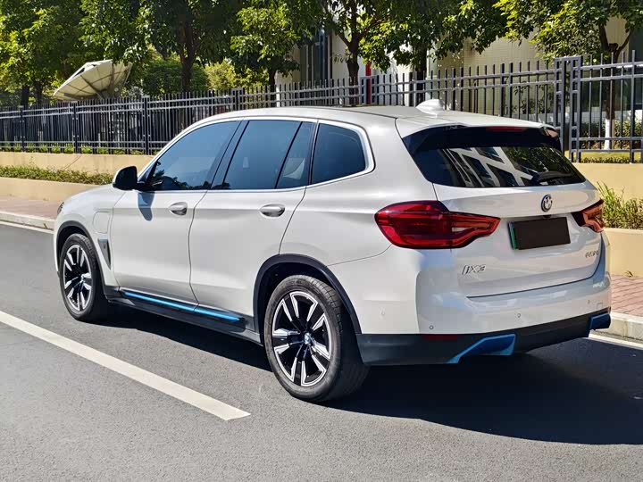 Фото 6 - BMW iX3