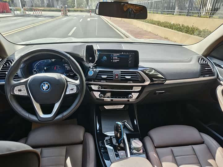 Фото 9 - BMW iX3