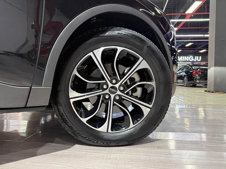 Фото 3 - Lincoln Nautilus