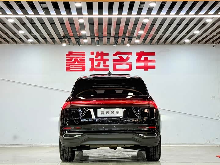 Фото 9 - Lincoln Nautilus