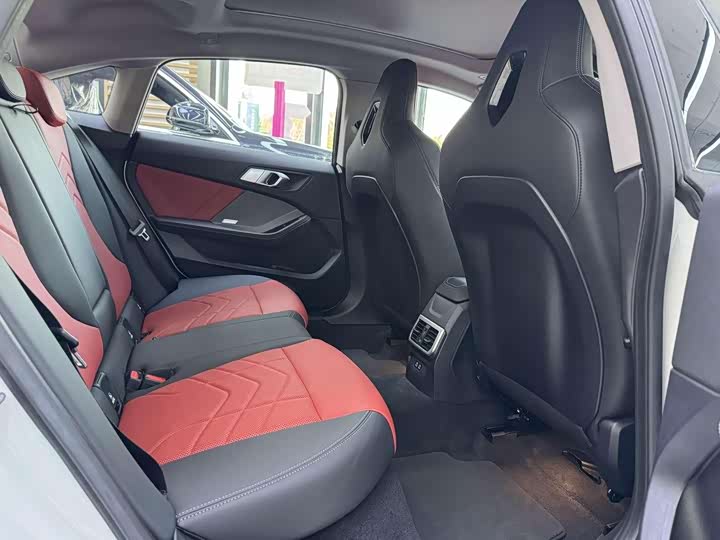 Фото 8 - BMW 2 Series