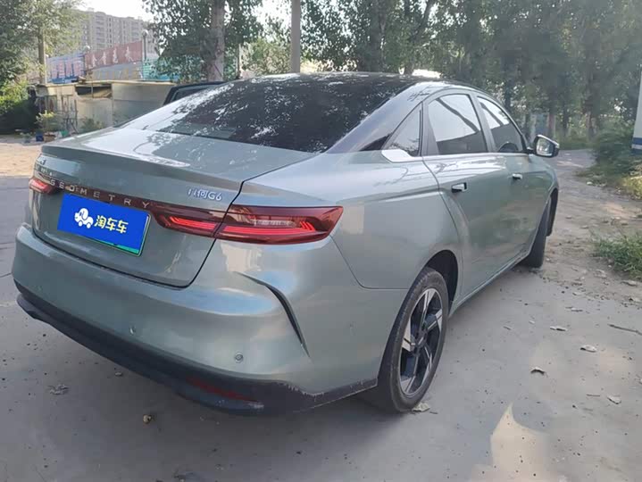 Фото 3 - Geely Geometry G6