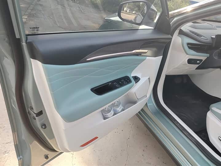 Фото 7 - Geely Geometry G6