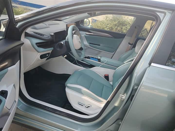 Фото 9 - Geely Geometry G6