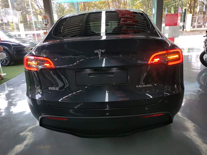 Фото 6 - Tesla Model Y