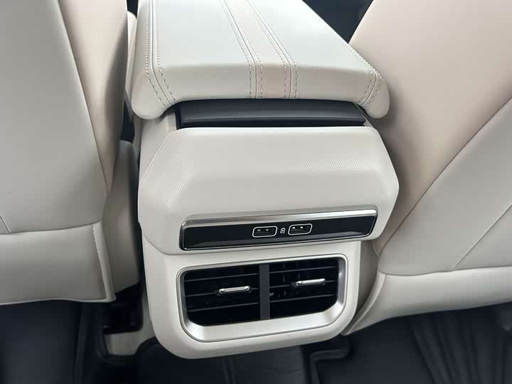 Фото 4 - Geely Icon