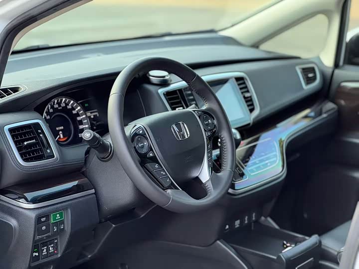 Фото 9 - Honda Odyssey