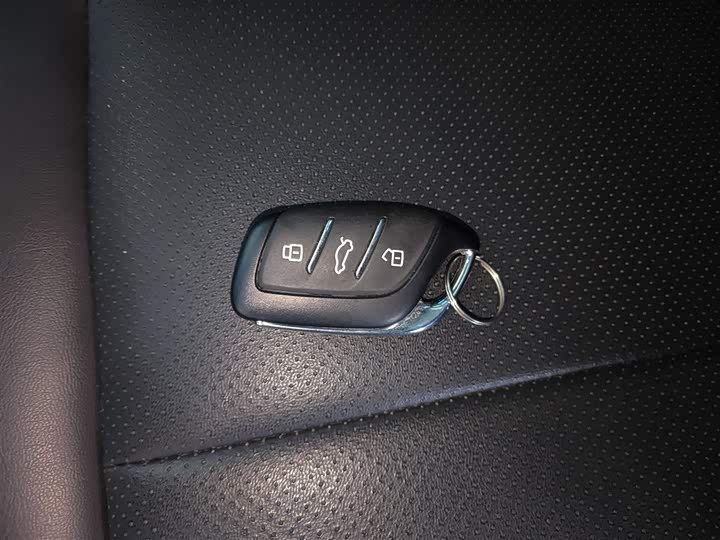 Фото 9 - Roewe RX5