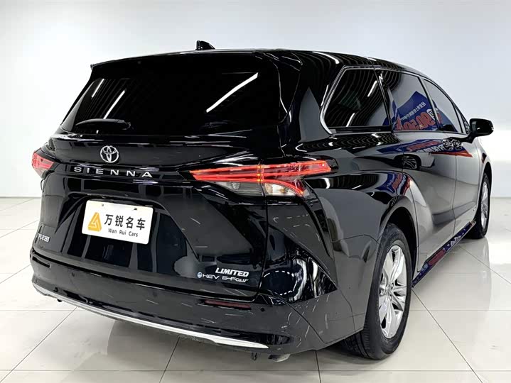 Фото 3 - Toyota Sienna