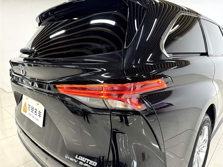 Фото 7 - Toyota Sienna