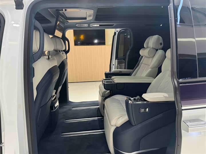 Фото 8 - Zeekr 009