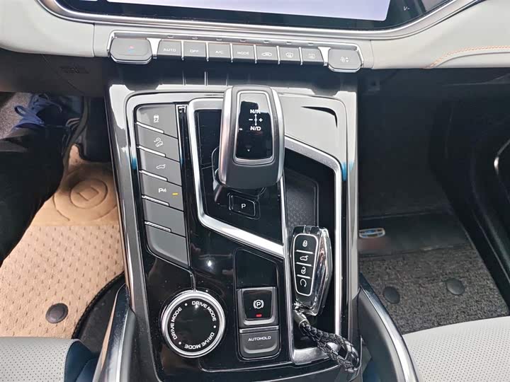 Фото 7 - Geely Atlas