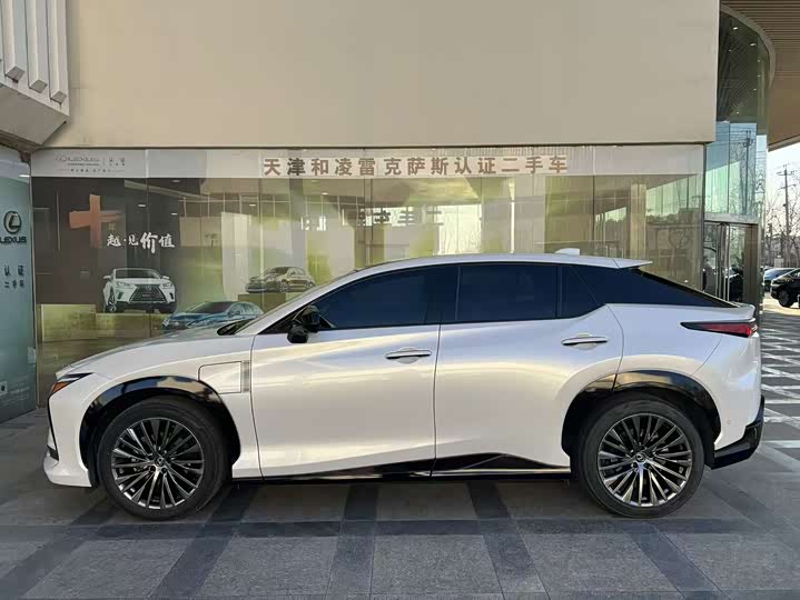 Фото 3 - Lexus RZ