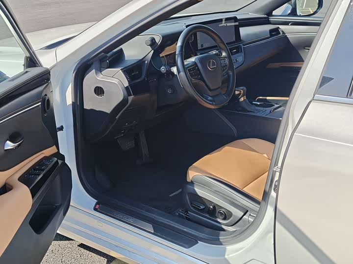 Фото 4 - Lexus ES