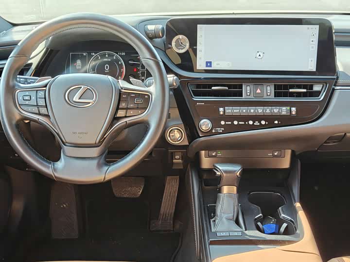 Фото 6 - Lexus ES