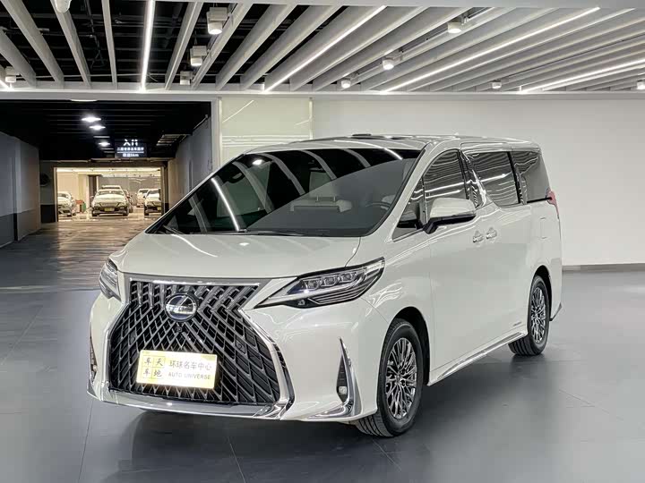 Фото 1 - Lexus LM