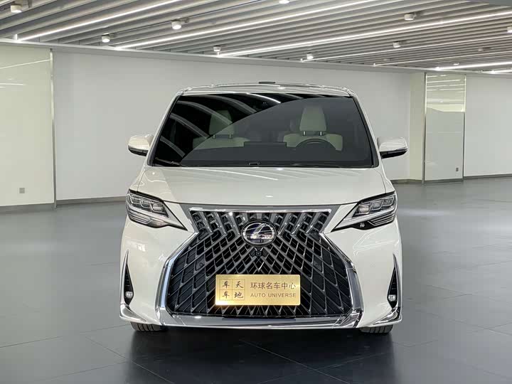 Фото 2 - Lexus LM