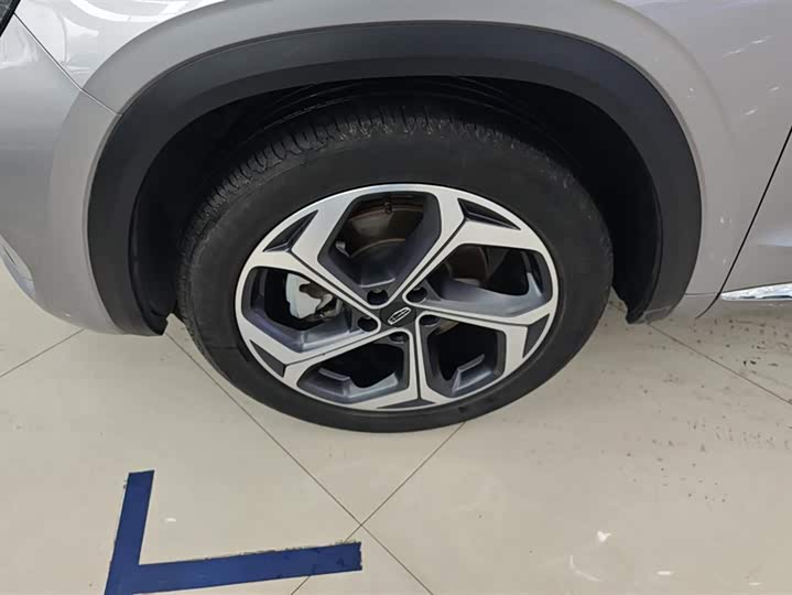 Фото 6 - Geely Monjaro