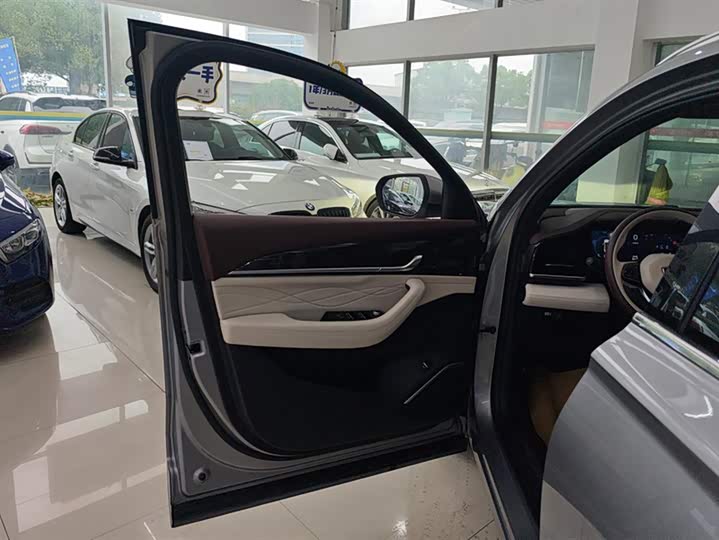 Фото 7 - Geely Monjaro