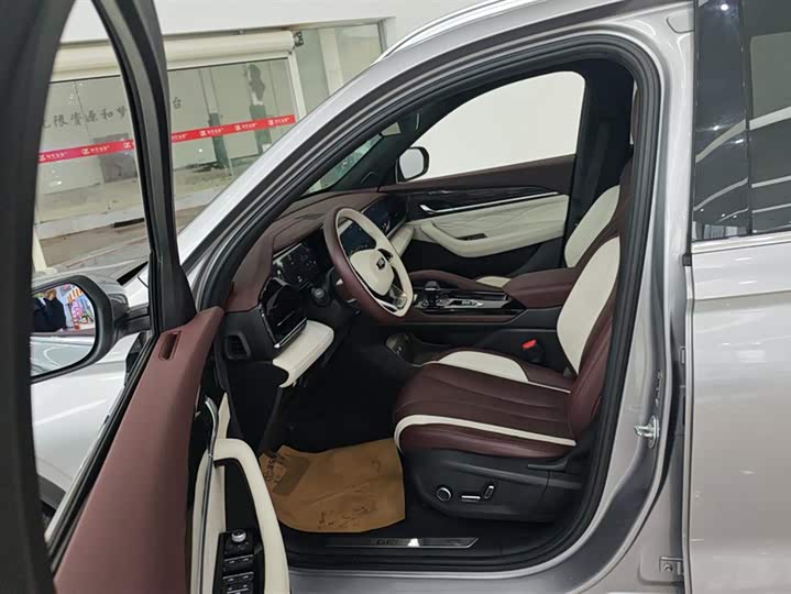 Фото 9 - Geely Monjaro