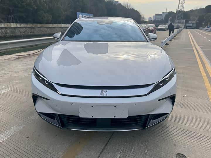 Фото 2 - BYD Han