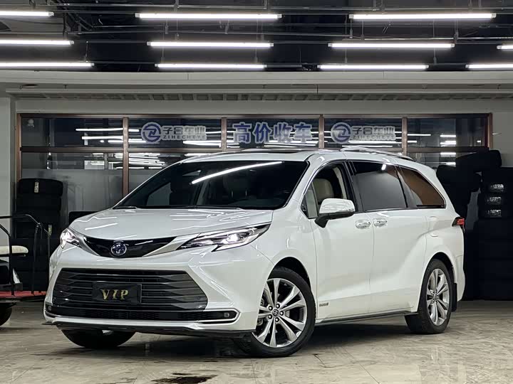 Фото 1 - Toyota Sienna