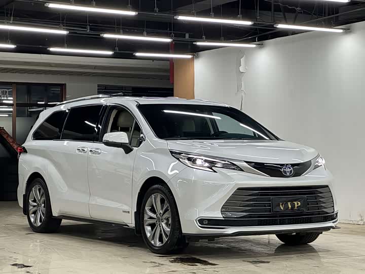 Фото 3 - Toyota Sienna