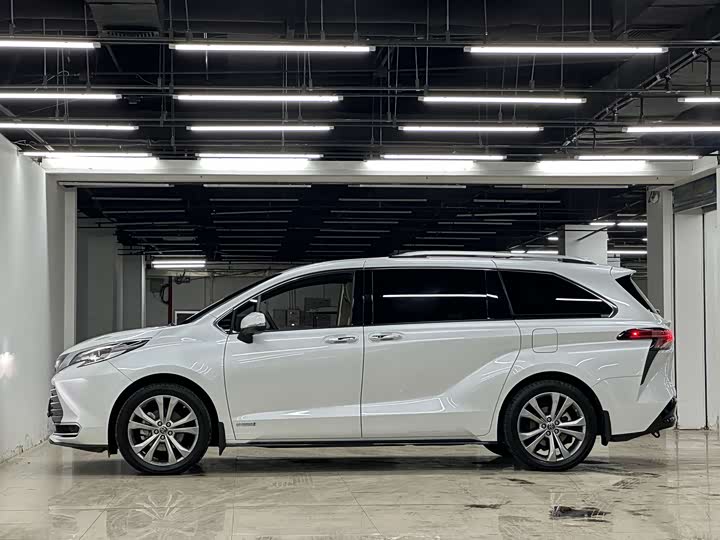 Фото 7 - Toyota Sienna