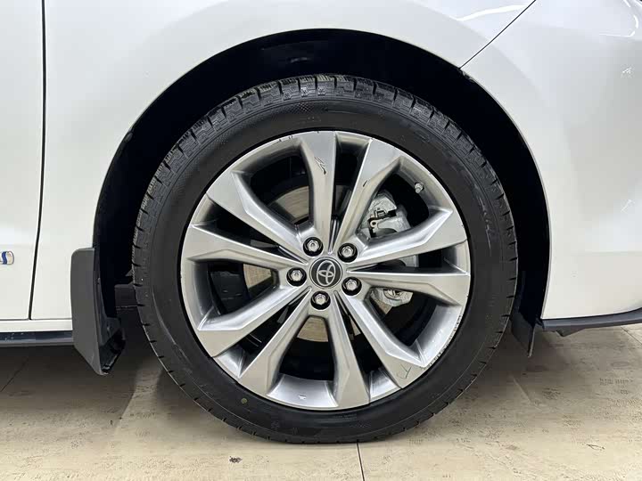 Фото 8 - Toyota Sienna