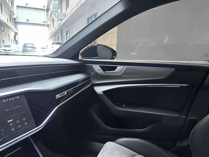 Фото 5 - Audi A6L